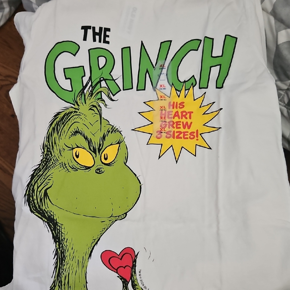 NWT Old Navy White and Green Grinch Tee Short Sleeve